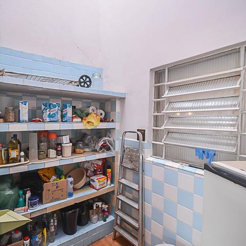 Casa à venda com 260m², 3 quartos e 2 vagas Casa à venda com 260m², 3 quartos e 2 vagasDespensa