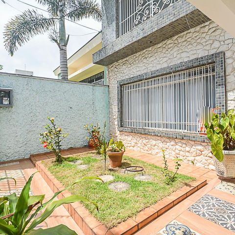 Casa à venda com 260m², 3 quartos e 2 vagas Casa à venda com 260m², 3 quartos e 2 vagasJardim