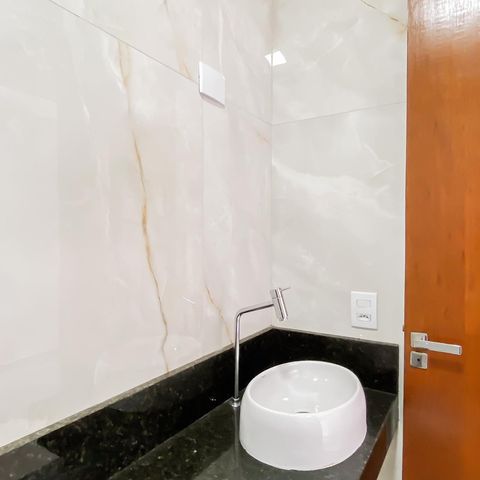 Casa à venda com 144m², 3 quartos e 1 vaga Casa à venda com 144m², 3 quartos e 1 vagaBanheiro da Suíte 1