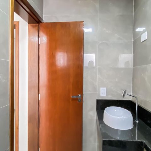 Casa à venda com 144m², 3 quartos e 1 vaga Casa à venda com 144m², 3 quartos e 1 vagaBanheiro da Suíte 2