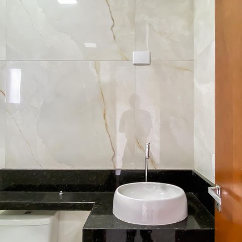 Casa à venda com 144m², 3 quartos e 1 vaga Casa à venda com 144m², 3 quartos e 1 vagaBanheiro da Suíte 1
