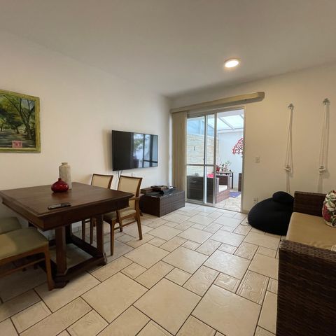 Casa de condomínio à venda com 80m², 2 quartos e 2 vagas Casa de condomínio à venda com 80m², 2 quartos e 2 vagasSala