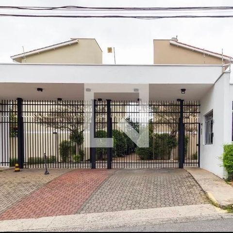 Casa de condomínio à venda com 80m², 2 quartos e 2 vagas Casa de condomínio à venda com 80m², 2 quartos e 2 vagasFachada e portaria