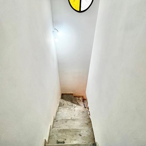 Casa à venda com 124m², 5 quartos e 2 vagasEscada