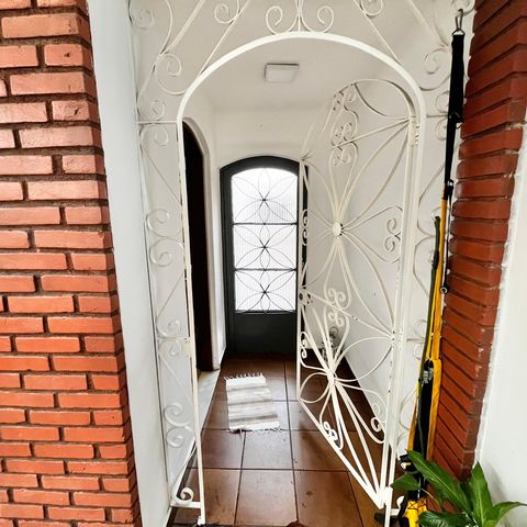 Casa à venda com 124m², 5 quartos e 2 vagasEntrada