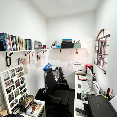 Casa à venda com 124m², 5 quartos e 2 vagasEscritório