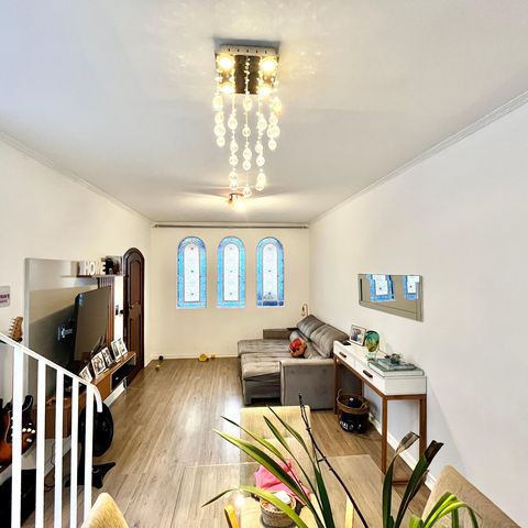 Casa à venda com 124m², 5 quartos e 2 vagasSala