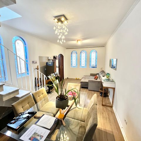 Casa à venda com 124m², 5 quartos e 2 vagasSala