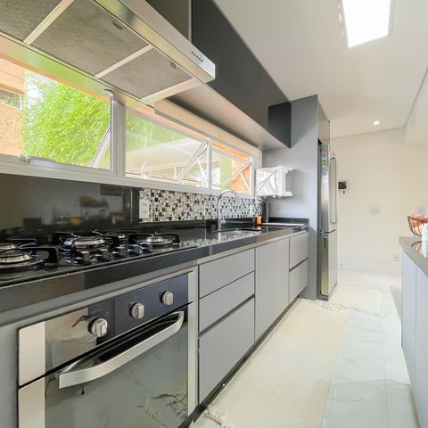 Apartamento à venda com 99m², 3 quartos e 2 vagasCozinha