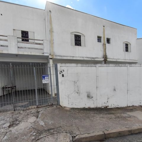 Casa à venda com 325m², 3 quartos e sem vagaFachada