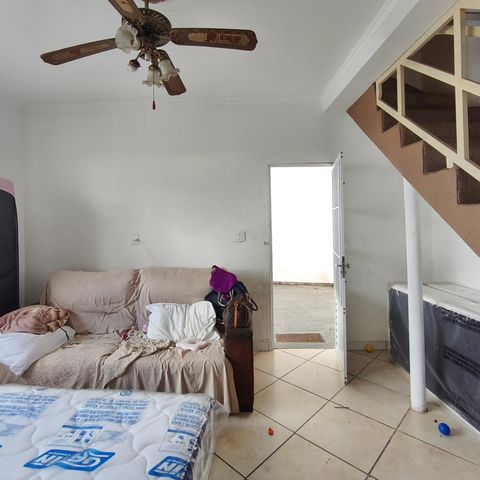 Casa à venda com 325m², 3 quartos e sem vagaSala
