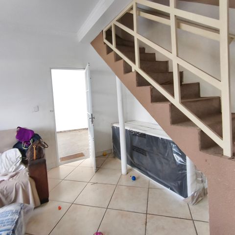 Casa à venda com 325m², 3 quartos e sem vagaSala