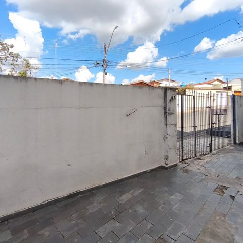 Casa à venda com 325m², 3 quartos e sem vagaQuintal- Garagem