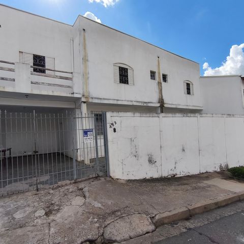 Casa à venda com 325m², 3 quartos e sem vagaFachada