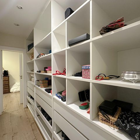 Casa para alugar com 456m², 4 quartos e 3 vagas Casa para alugar com 456m², 4 quartos e 3 vagasCloset Banheiro Suíte 1 e 2