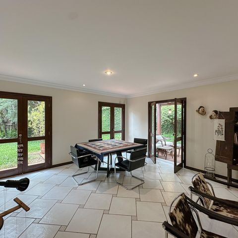 Casa para alugar com 456m², 4 quartos e 3 vagas Casa para alugar com 456m², 4 quartos e 3 vagasSala