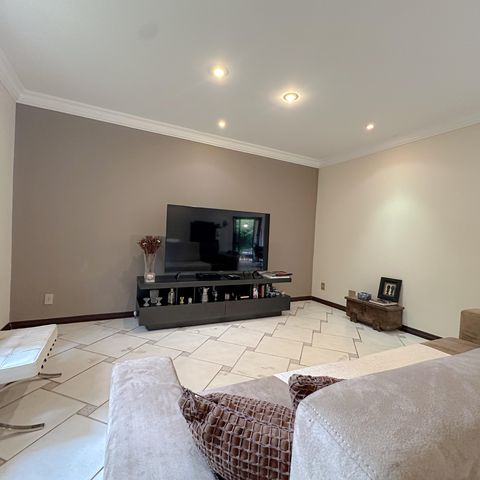 Casa para alugar com 456m², 4 quartos e 3 vagas Casa para alugar com 456m², 4 quartos e 3 vagasSala