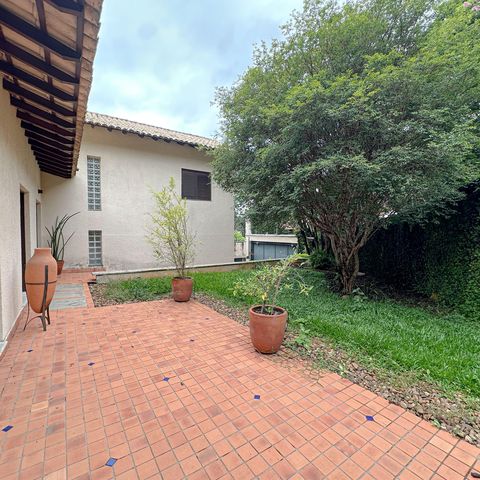 Casa para alugar com 456m², 4 quartos e 3 vagas Casa para alugar com 456m², 4 quartos e 3 vagasQuintal