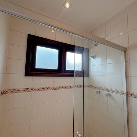 Casa para alugar com 456m², 4 quartos e 3 vagas Casa para alugar com 456m², 4 quartos e 3 vagasBanheiro Suíte 1