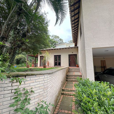 Casa para alugar com 456m², 4 quartos e 3 vagas Casa para alugar com 456m², 4 quartos e 3 vagasFachada