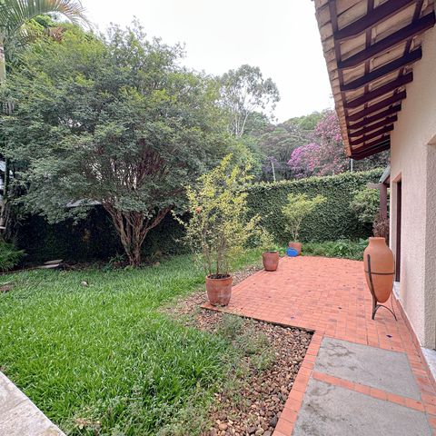 Casa para alugar com 456m², 4 quartos e 3 vagas Casa para alugar com 456m², 4 quartos e 3 vagasQuintal