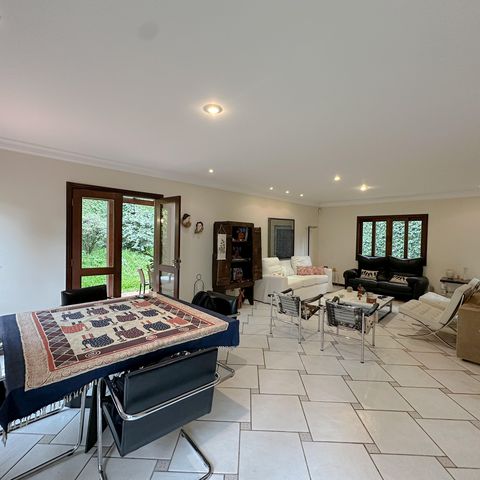 Casa para alugar com 456m², 4 quartos e 3 vagas Casa para alugar com 456m², 4 quartos e 3 vagasSala