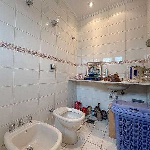 Casa para alugar com 456m², 4 quartos e 3 vagas Casa para alugar com 456m², 4 quartos e 3 vagasBanheiro Suíte 1