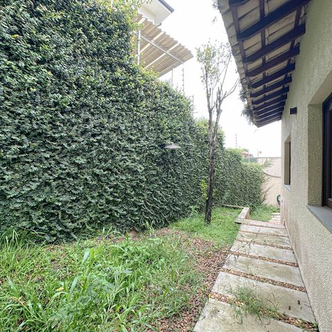 Casa para alugar com 456m², 4 quartos e 3 vagas Casa para alugar com 456m², 4 quartos e 3 vagasQuintal