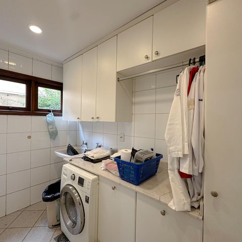 Casa para alugar com 456m², 4 quartos e 3 vagas Casa para alugar com 456m², 4 quartos e 3 vagasÁrea de Serviço