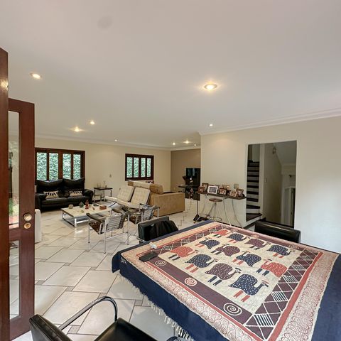 Casa para alugar com 456m², 4 quartos e 3 vagas Casa para alugar com 456m², 4 quartos e 3 vagasSala
