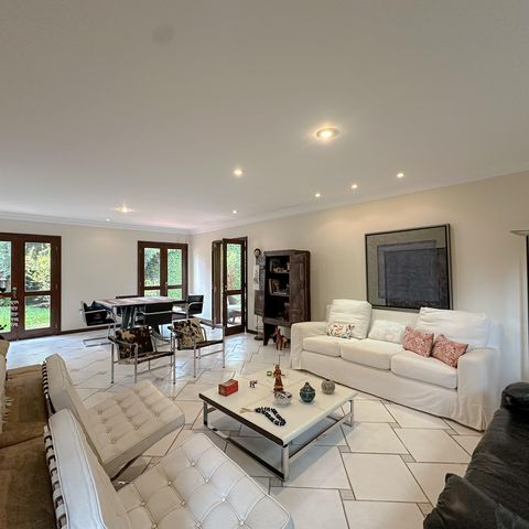 Casa para alugar com 456m², 4 quartos e 3 vagas Casa para alugar com 456m², 4 quartos e 3 vagasSala