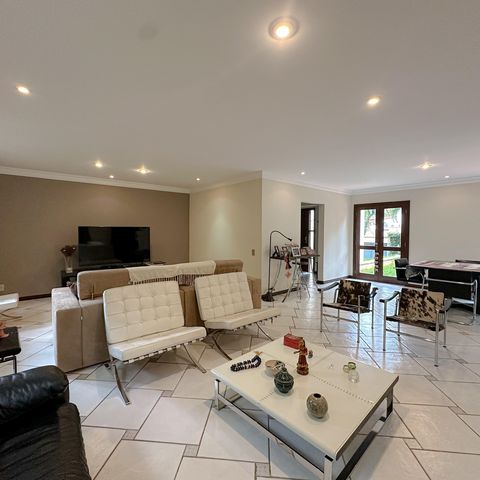 Casa para alugar com 456m², 4 quartos e 3 vagas Casa para alugar com 456m², 4 quartos e 3 vagasSala