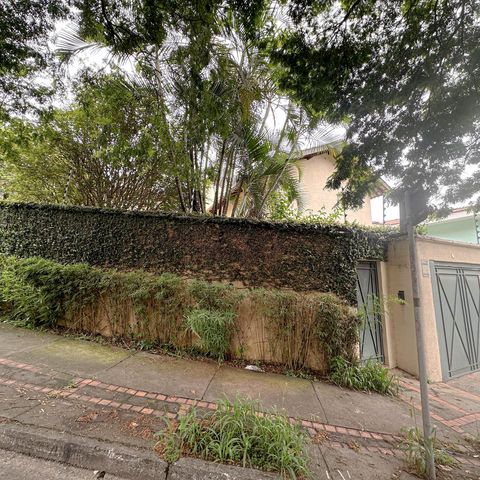 Casa para alugar com 456m², 4 quartos e 3 vagas Casa para alugar com 456m², 4 quartos e 3 vagasFachada