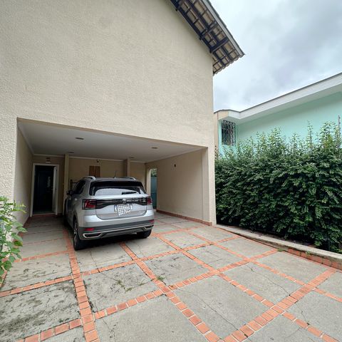 Casa para alugar com 456m², 4 quartos e 3 vagas Casa para alugar com 456m², 4 quartos e 3 vagasGaragem