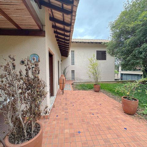 Casa para alugar com 456m², 4 quartos e 3 vagas Casa para alugar com 456m², 4 quartos e 3 vagasQuintal