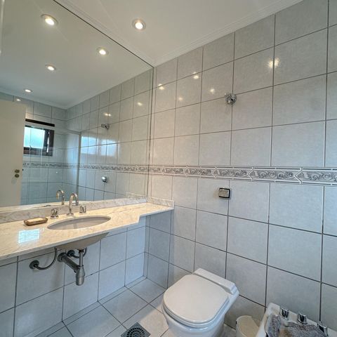 Casa para alugar com 456m², 4 quartos e 3 vagas Casa para alugar com 456m², 4 quartos e 3 vagasBanheiro Suíte 2