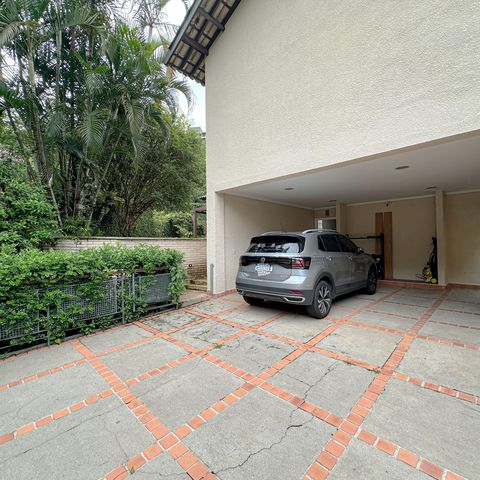 Casa para alugar com 456m², 4 quartos e 3 vagas Casa para alugar com 456m², 4 quartos e 3 vagasGaragem