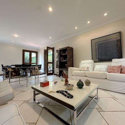 Casa para alugar com 456m², 4 quartos e 3 vagas Casa para alugar com 456m², 4 quartos e 3 vagasSala