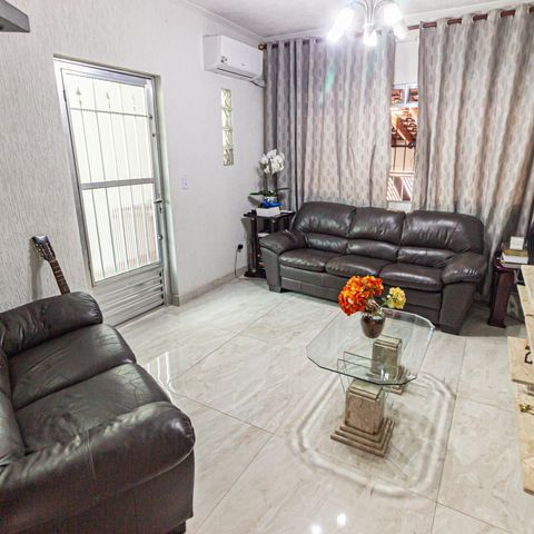 Casa para alugar com 136m², 3 quartos e 3 vagasSala