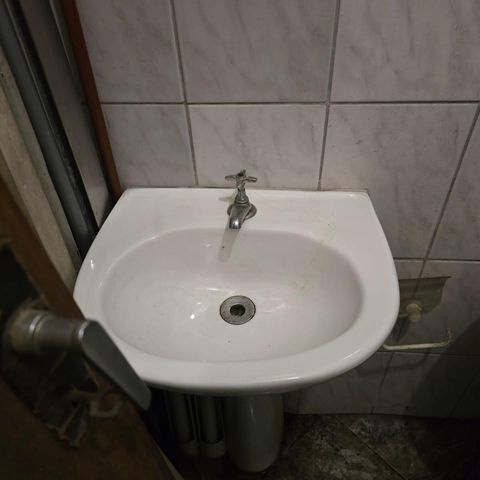 Casa à venda com 400m², 3 quartos e 4 vagas Casa à venda com 400m², 3 quartos e 4 vagasLavabo da Garagem