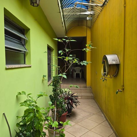 Casa à venda com 400m², 3 quartos e 4 vagas Casa à venda com 400m², 3 quartos e 4 vagasCorredor