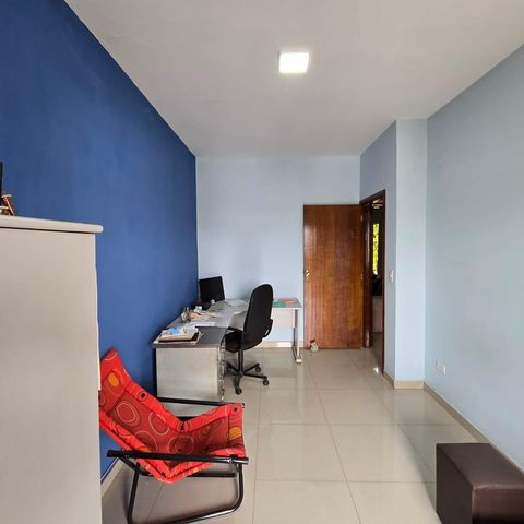 Casa à venda com 400m², 3 quartos e 4 vagas Casa à venda com 400m², 3 quartos e 4 vagasQuarto 02 Com varanda