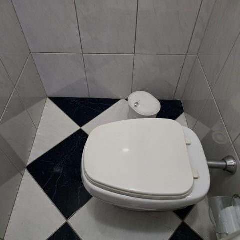 Casa à venda com 400m², 3 quartos e 4 vagas Casa à venda com 400m², 3 quartos e 4 vagas Banheiro Social 01