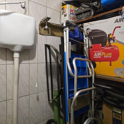 Casa à venda com 400m², 3 quartos e 4 vagas Casa à venda com 400m², 3 quartos e 4 vagasLavabo da Garagem