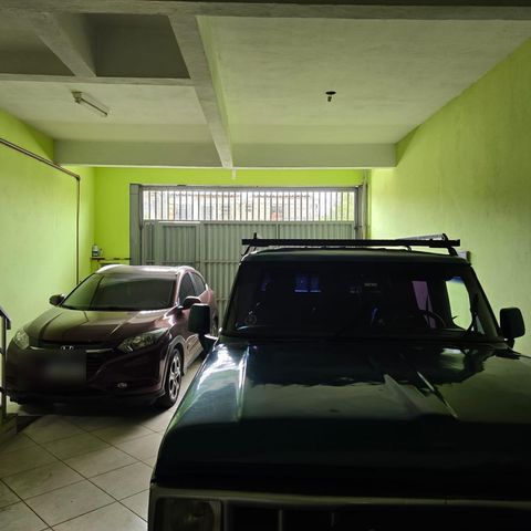 Casa à venda com 400m², 3 quartos e 4 vagas Casa à venda com 400m², 3 quartos e 4 vagasGaragem