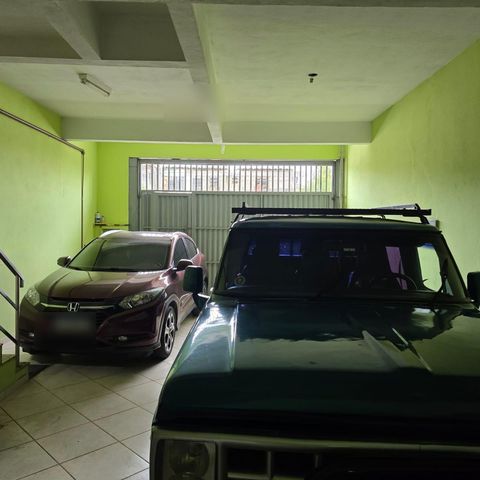 Casa à venda com 400m², 3 quartos e 4 vagas Casa à venda com 400m², 3 quartos e 4 vagasGaragem