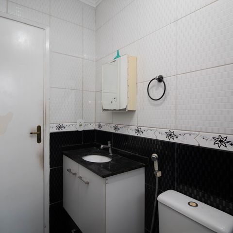 Casa à venda com 190m², 3 quartos e 2 vagasBanheiro da suite 1