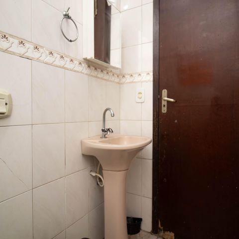 Casa à venda com 190m², 3 quartos e 2 vagasBanheiro