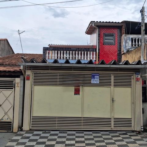 Casa à venda com 190m², 3 quartos e 2 vagasFachada