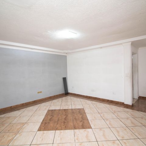 Casa à venda com 190m², 3 quartos e 2 vagasSala